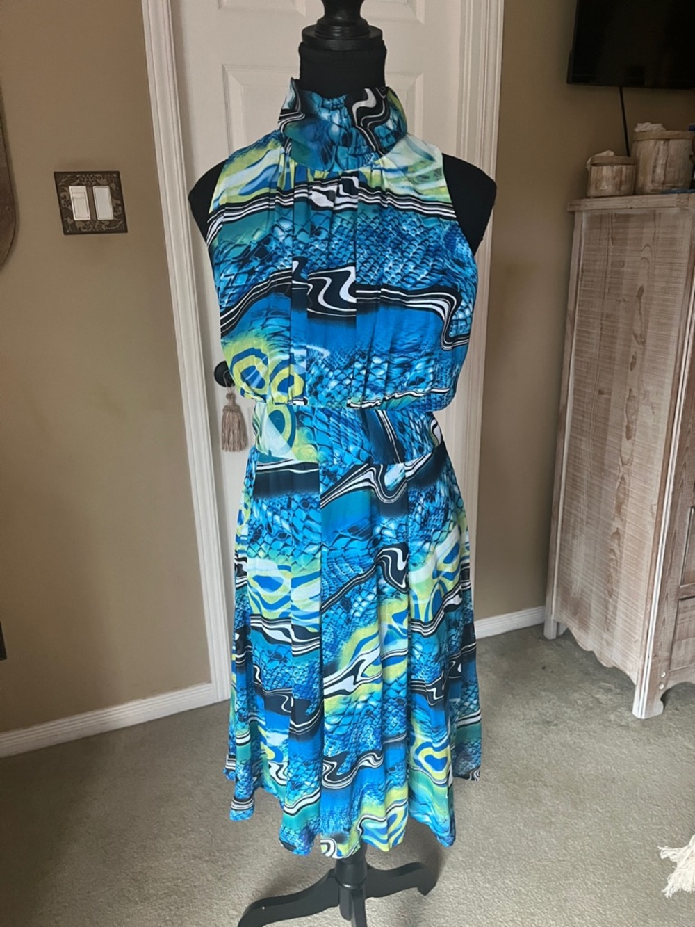 Voir Voir Blue Multi-Print Halter Neck Midi Dress. Size 10